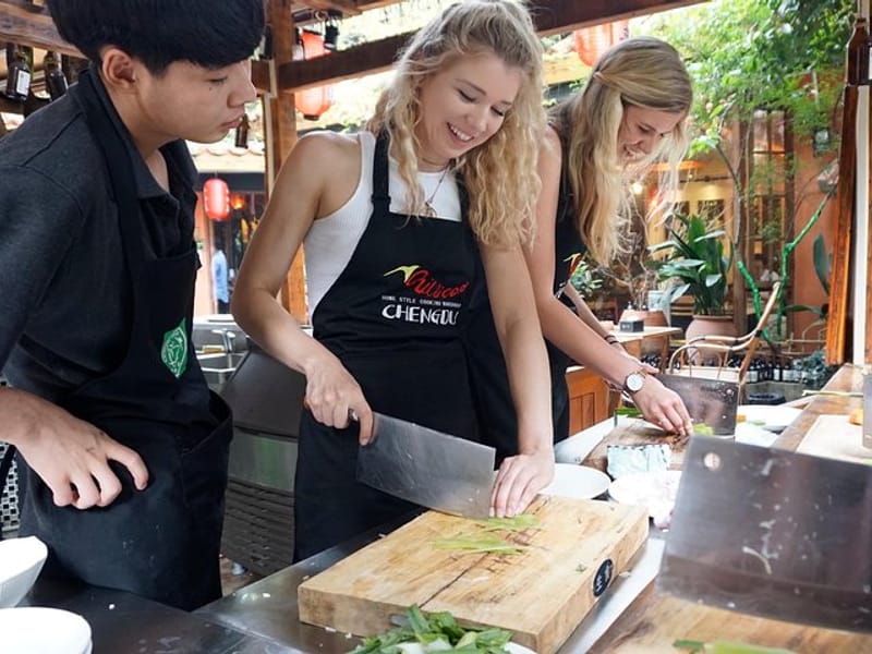 Chengdu Cooking Class with a Local Market Visit