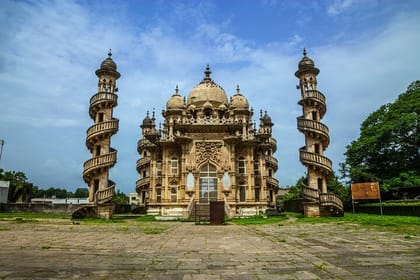 Sacred Sojourn: Junagarh & Somnath Temple Tour from Rajkot