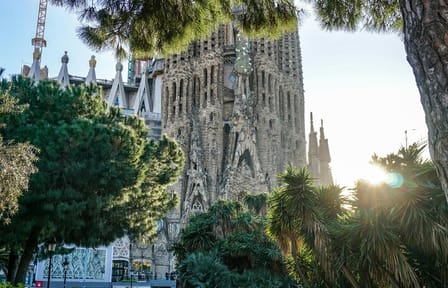 Barcelona: Guided City Tour by Local Transport – Metro, Bus, Tram