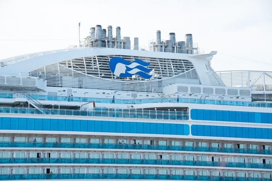 Private transfers to/from Portsmouth International Port and London City Airport