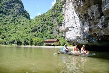 Ninh Binh Daily Tour: Hoa Lu – Tam Coc boat trip and Bike