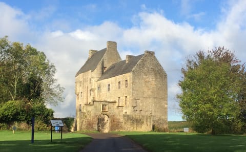 Outlander Filming Locations Tour with Castle Entries in Edinburgh