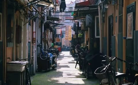 Bike Tour and Food Tasting in Shanghai Old Town