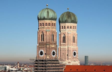 Private Guided Tour of Munich's English Garden and Marienplatz