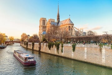 Notre Dame Interior Tour with Crypt, Macaron or Lunch