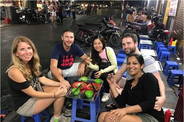 Hanoi Walking Tour: Street Food and Drink Tasting Experience