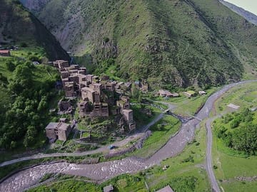 4 Full days in Georgia with private tour, free aiport