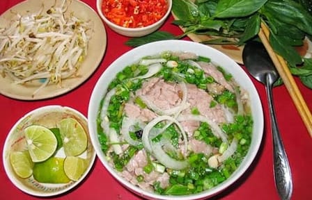 Hanoi Street Food Walking Tour: Taste 8 Local Dishes