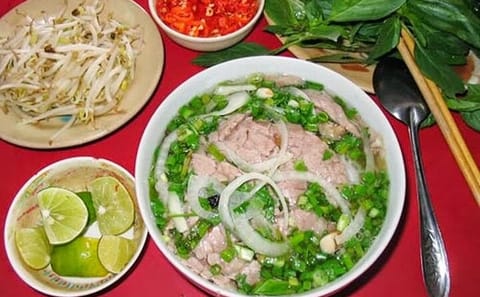 Hanoi Street Food Walking Tour: Taste 8 Local Dishes