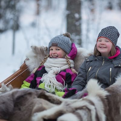 Sendero de Renos – Un paseo en trineo de renos de 400 metros con los renos de Santa Claus
