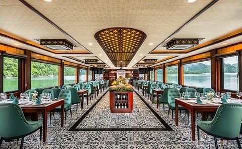 Luxury Day Tour of Halong Bay with Activities and Lunch