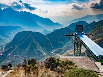 Sapa 2-Day Alpine Coaster and Dragon Cloud Bridge Tour