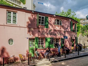 Professional Photoshoot Experience at La Maison Rose, Paris