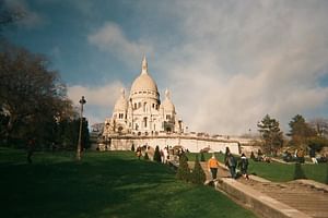 5 Hour Montmartre Walking Tour and River Cruise with Wine Tasting