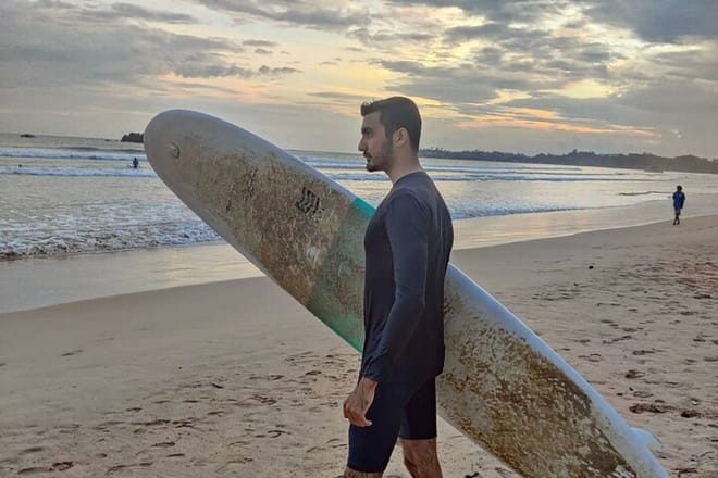 Surfing in Unawatuna 6