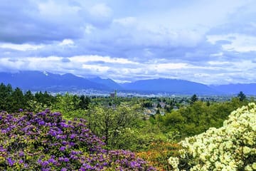 Private Vancouver Compact City Tour by Land and Water
