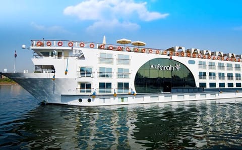 Nile River Cruise and Sightseeing Tour from Cairo to Luxor