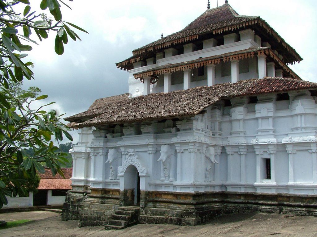 Explore the Majestic Three Temples Tour near Kandy, Sri Lanka