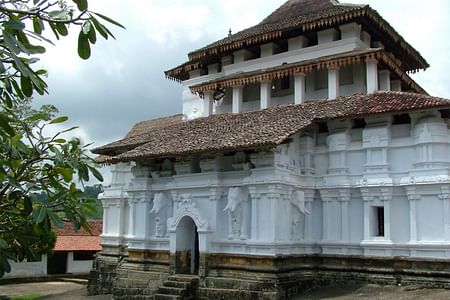 Explore the Majestic Three Temples Tour near Kandy, Sri Lanka