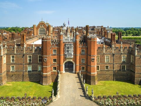 Windsor Castle & Hampton Court Day Trip from London with Entrances