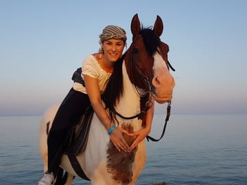 Premium 2 Hours Horse Riding, Desert Trail & Sea Beach – Hurghada