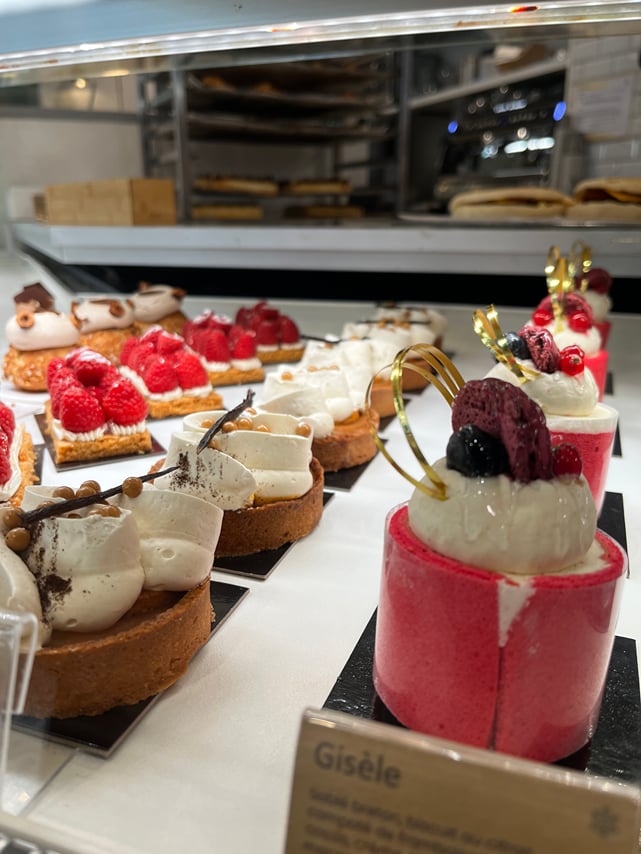 Le Marais Pastry and Chocolate Tasting Tour in Paris 8