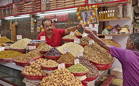 Walking Tour and Rickshaw Ride in Old Delhi with Meal