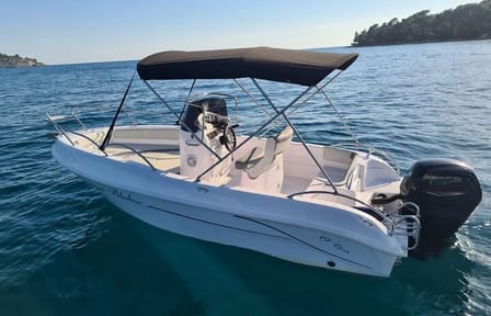 Self-Drive Boat Rental to Blue Lagoon and Comino, Malta