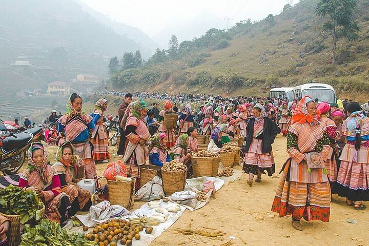 Explore Can Cau Market & Tay Village with Scenic Boat Ride in Sapa