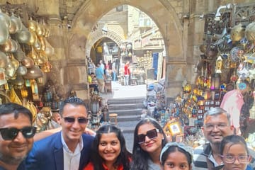 Private Tour of Cairo's Pyramids, Museum, and Bazaar