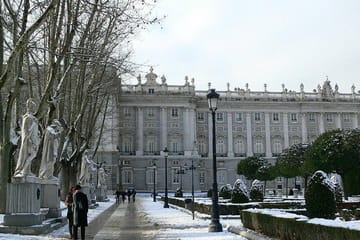 Cultural Walking Tour of Historic Landmarks in Madrid