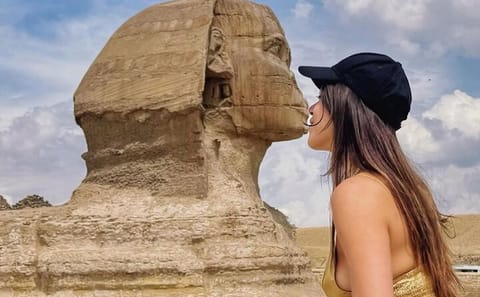 Private Guided Tour of Giza Pyramids and Sphinx with Lunch