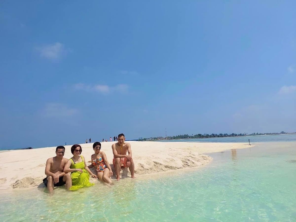 Maldives Dolphin Cruise, Sandbank Adventure & Local Island Tour