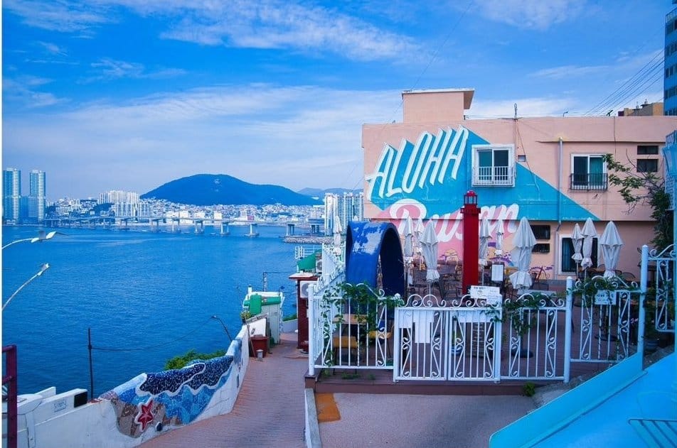 A peaceful coastal walkway along the cliffs of Huinnyeoul Culture Village.