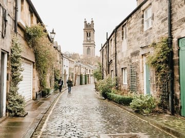 Edinburgh City Highlights Tour with Castle and Palace Visits