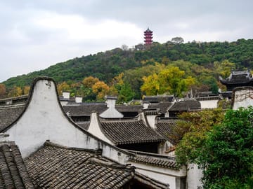 From Shanghai: Huishan Ancient Town & Nianhua Bay Day Trip