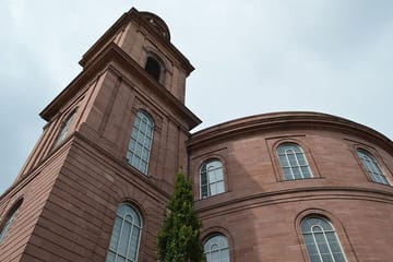 Guided Tour of Paulskirche in Frankfurt's Historical Context