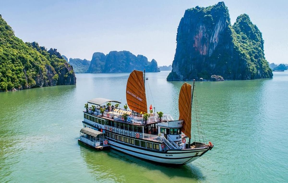 Bai Tu Long Bay Cruise 2D/1N: Kayaking, Swimming at pristine places & Full Meals