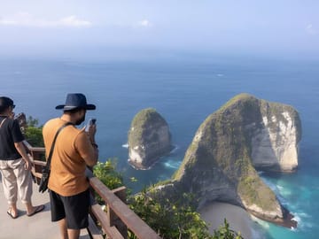 Full-Day Adventure Tour to T-Rex Beach in Nusa Penida