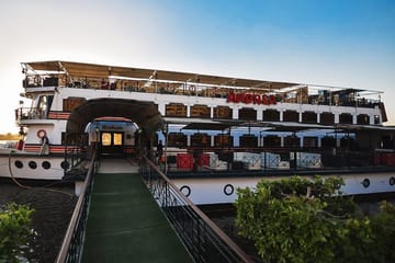 Cairo: Nile River Dinner Cruise with Belly Dancing Show