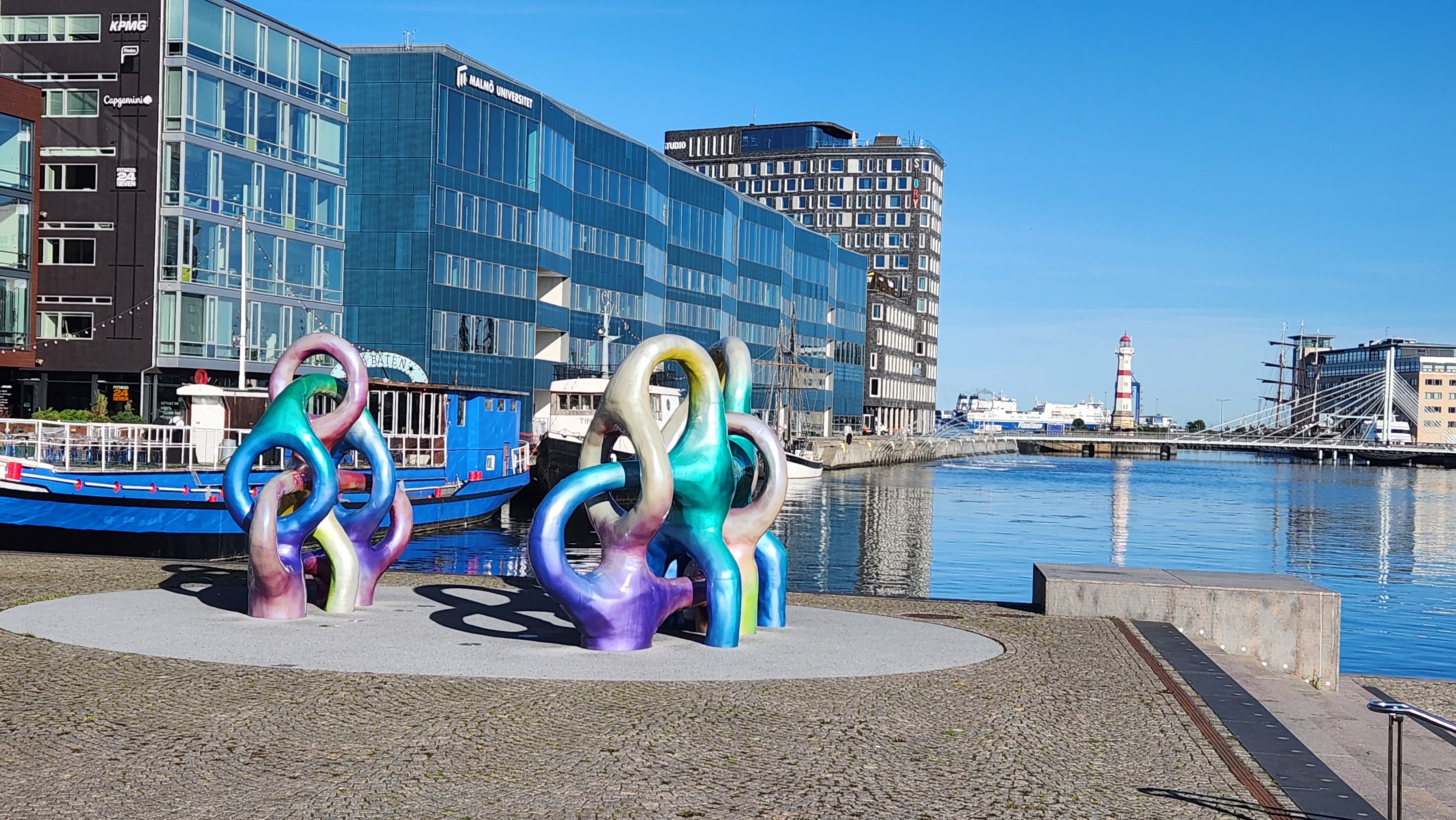 Sculptures by the harbour, a look into Malmøs culture and art