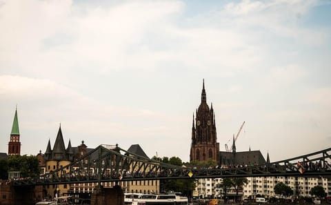Frankfurt Walking Tour: Explore History, Culture, and Cuisine