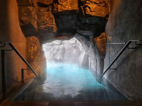 Sky Lagoon admission with private transfer, photo 2