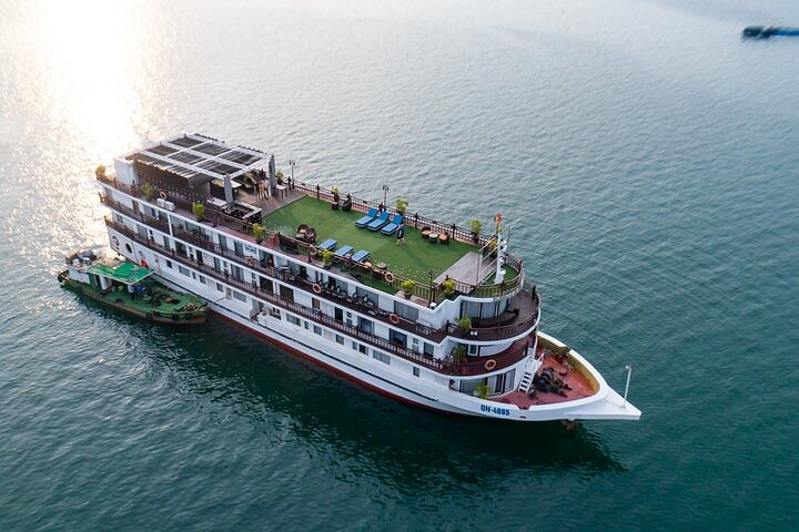 5-Star Amanda Cruise: Ha Long Bay Adventure with Kayaking & Gala Dinner