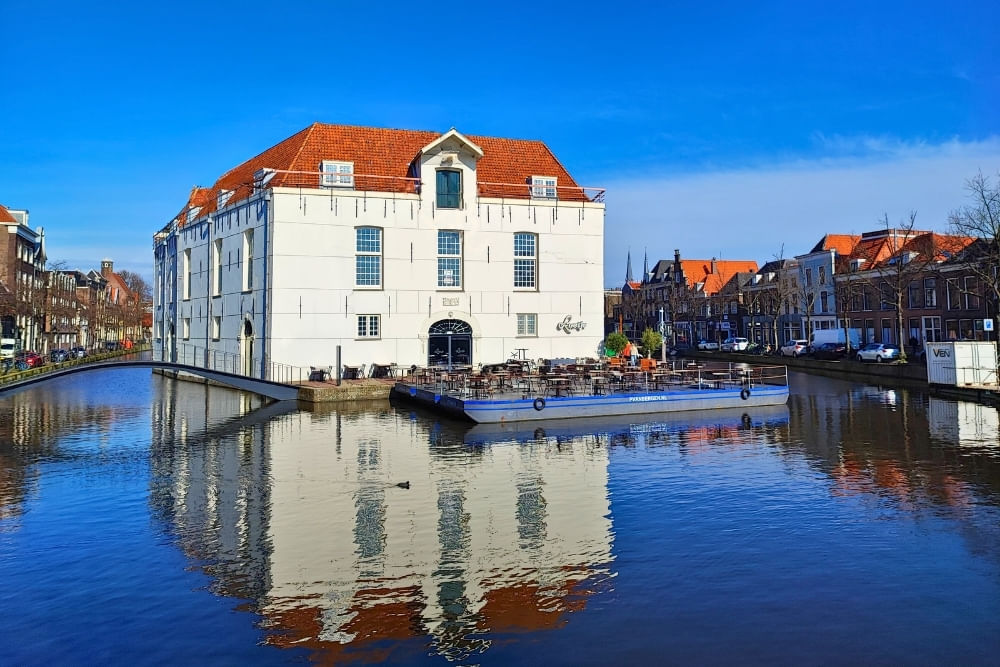View of the Arsenaal building along the route of the Delft scavenger hunt City Detective.