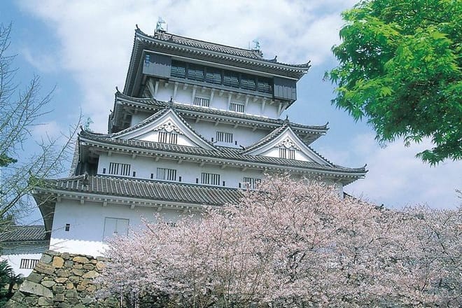 "Kokura Castle" is located in Kitakyushu, built by Tadaoki Hosokawa in 1602. It was the property of Ogasawara from 1632 to 1860.