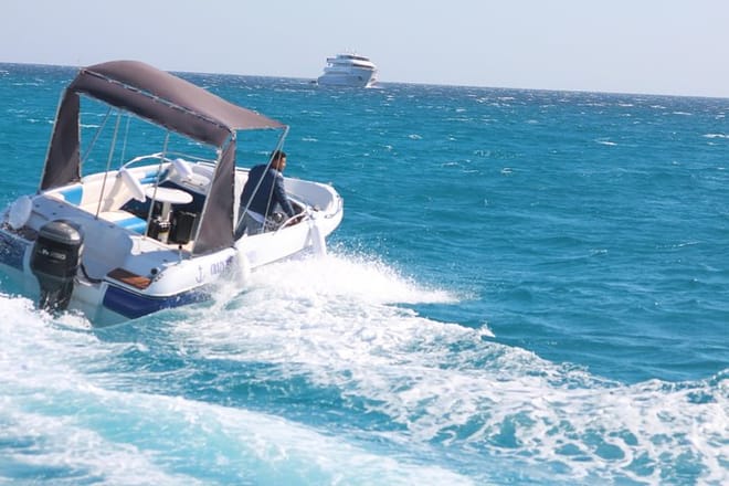 Speed Boat to Abo Munkar Island &amp; Water Sport Semi Private - Hurghada