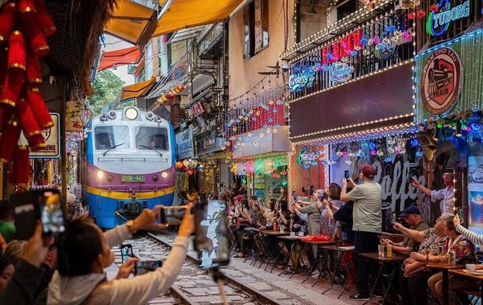 Hanoi City Tour with Incense Village and Train Street Visit