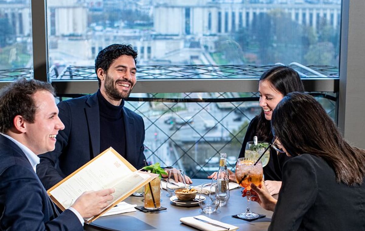 Private Tour, Luxury Eiffel Tower Lunch, Seine Cruise & Louvre