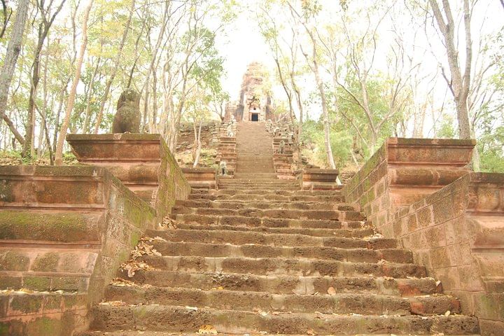 Siem Reap to Battambang Private 2-Day Tour with Overnight Stay